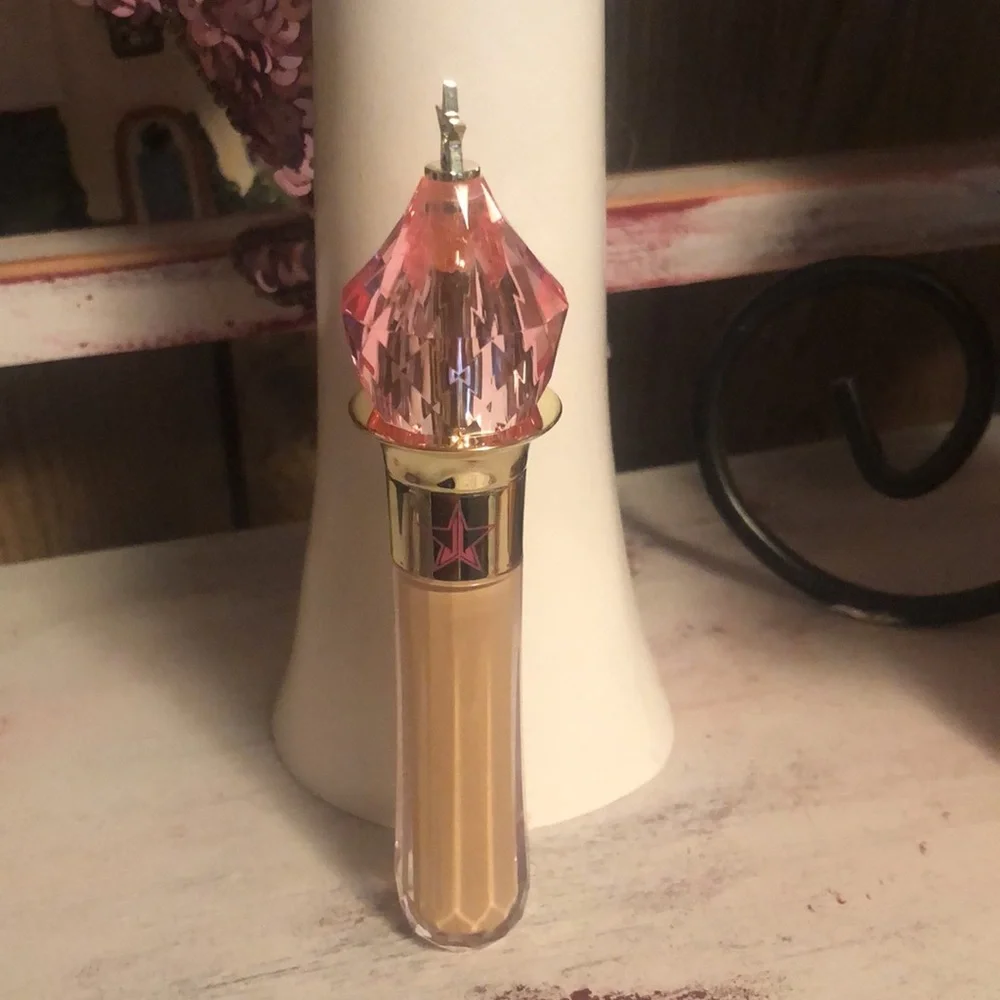 Jeffery Star Yellow Concealer new in box